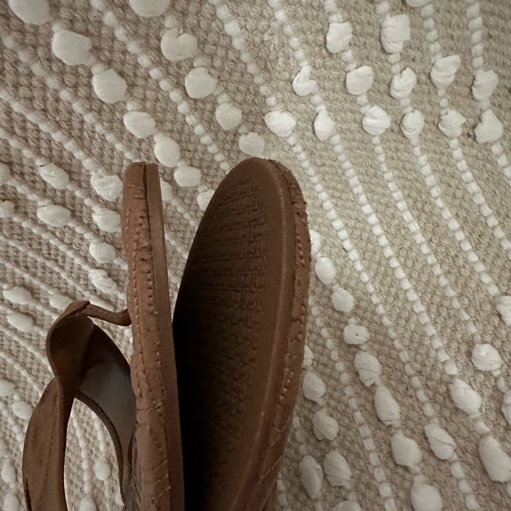 Tory Burch Tan Brown Sandals with Embossed Design - Picture 2 of 6
